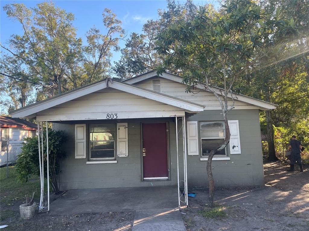 803 W WARREN STREET PLANT CITY, FL 33563