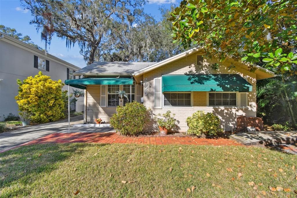 2925 W TAMBAY AVENUE TAMPA, FL 33611