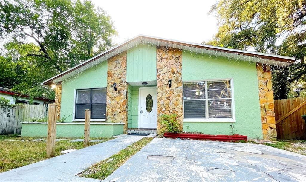8714 N OTIS AVENUE TAMPA, FL 33604