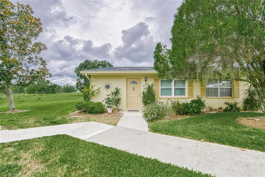 302 CANTON COURT UNIT 68 SUN CITY CENTER, FL 33573