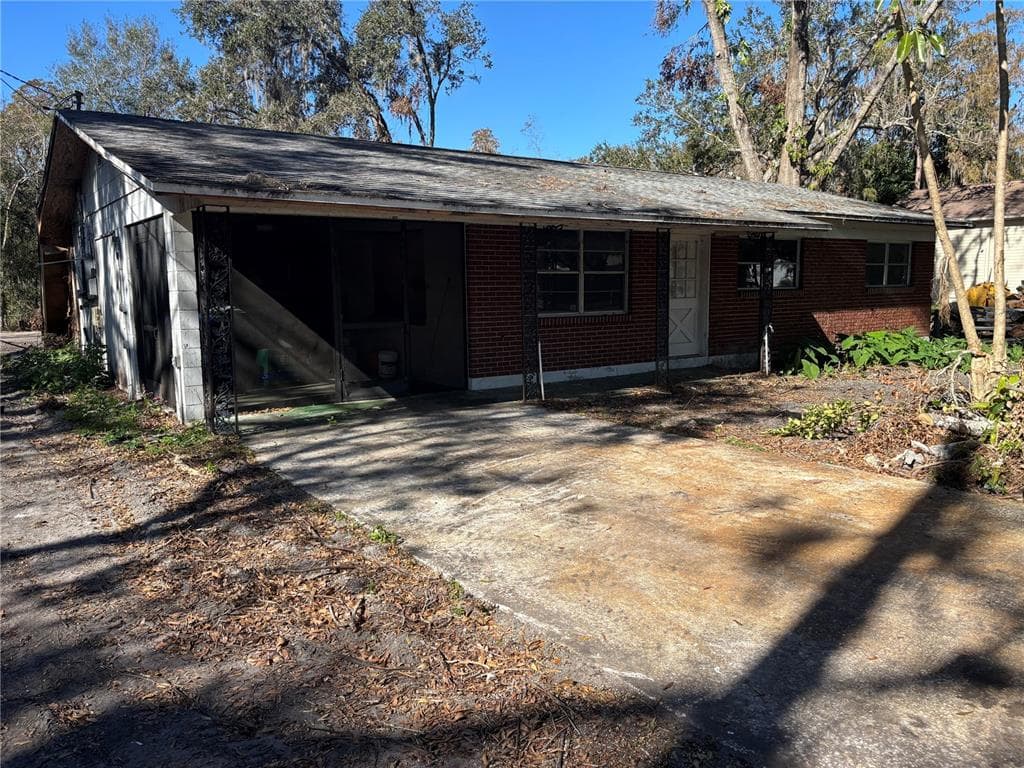 909 LAKE CHARLES CIRCLE LUTZ, FL 33548