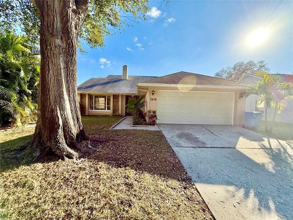 7216 HOLLOWELL DRIVE TAMPA, FL 33634