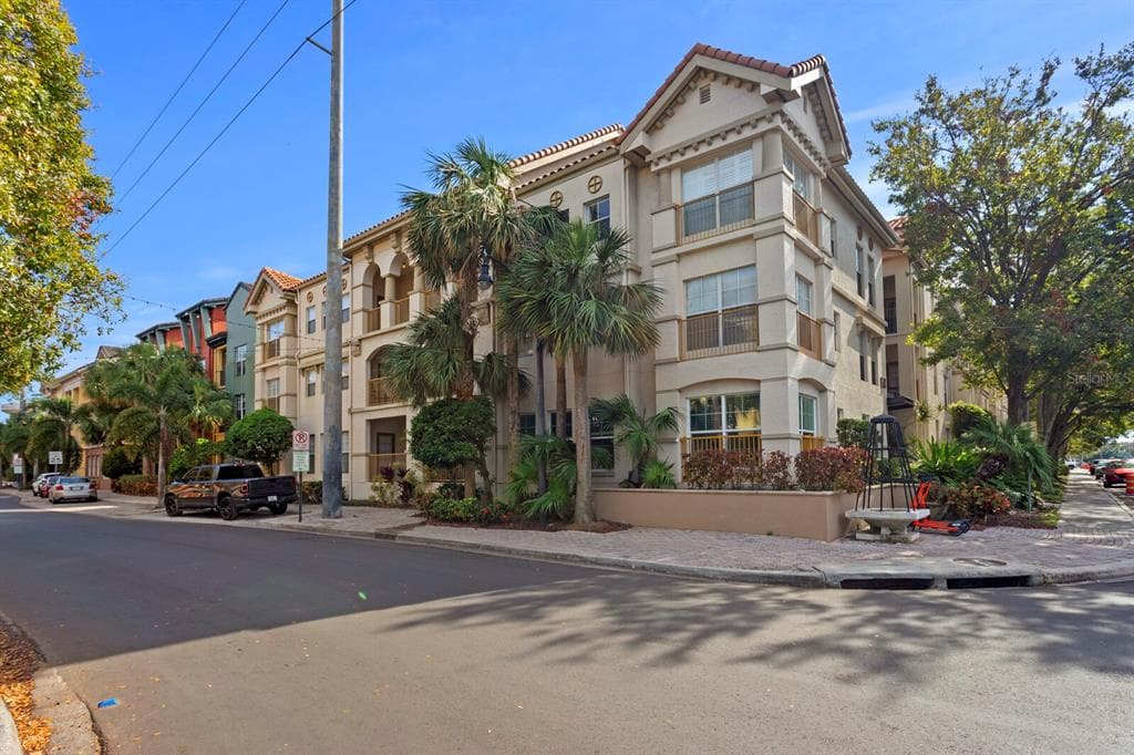 2440 W HORATIO STREET UNIT 1030 TAMPA, FL 33609