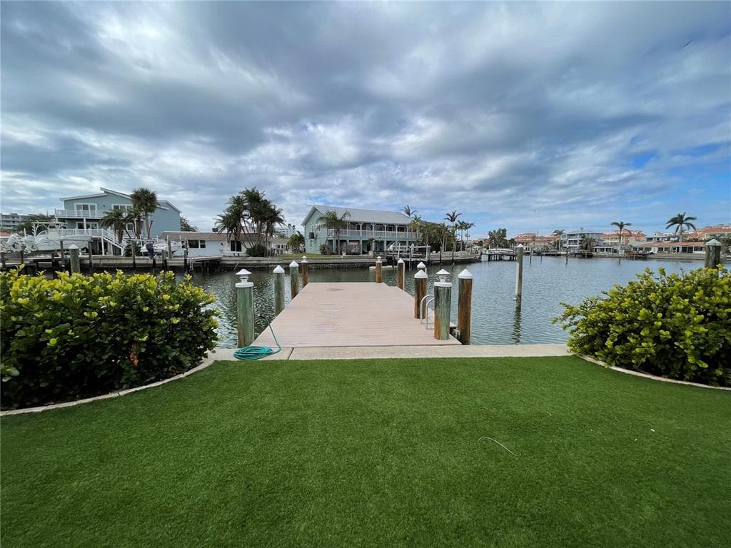 17406 1ST STREET E REDINGTON SHORES, FL 33708