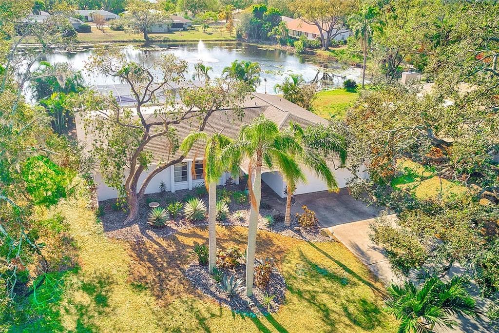 320 MIMOSA CIRCLE SARASOTA, FL 34232