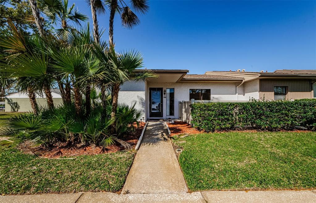 270 MICHAELS CIRCLE OLDSMAR, FL 34677