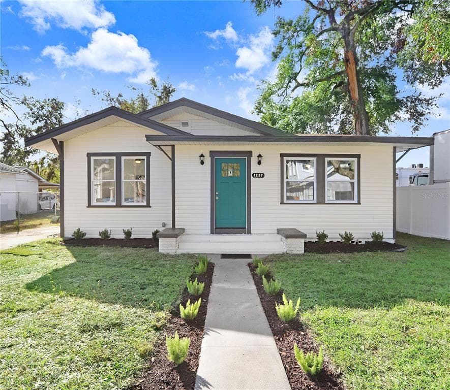 1227 E MOHAWK AVENUE TAMPA, FL 33604