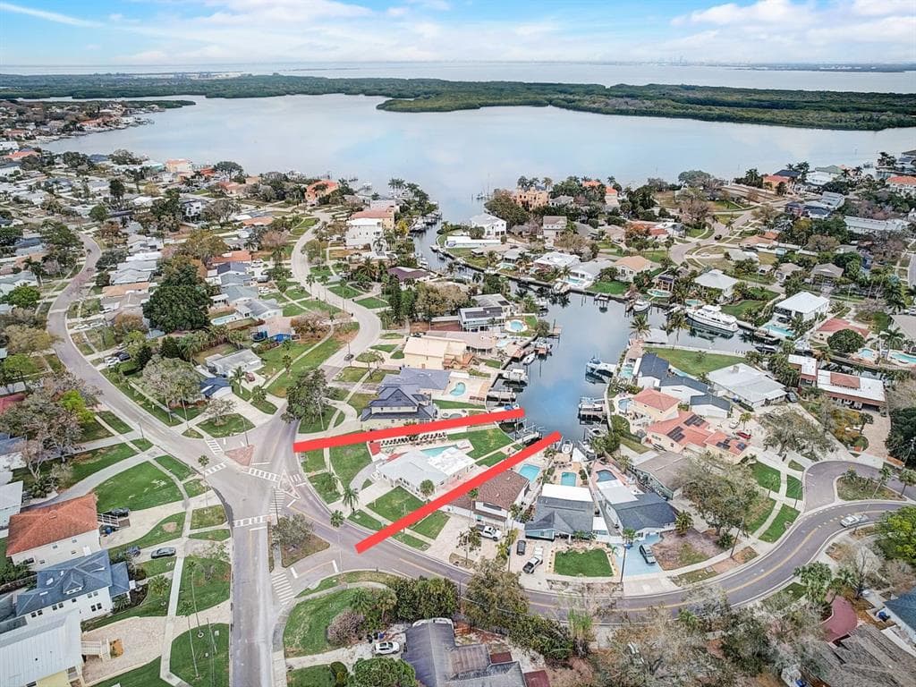 5467 BAYOU GRANDE BOULEVARD NE ST PETERSBURG, FL 33703