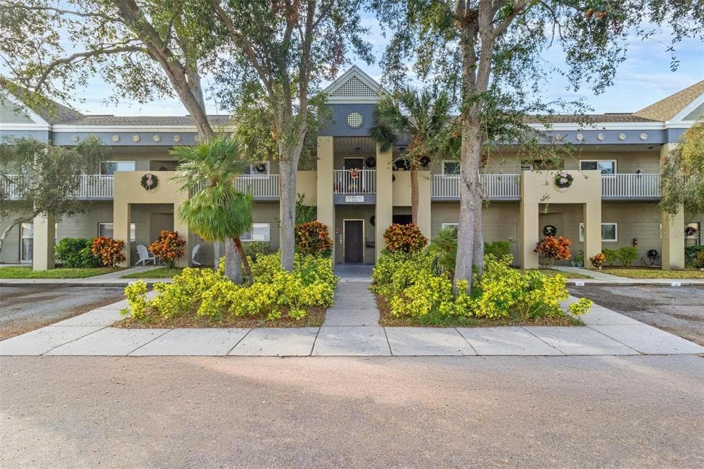 2296 MONACO LANE UNIT 32 CLEARWATER, FL 33763