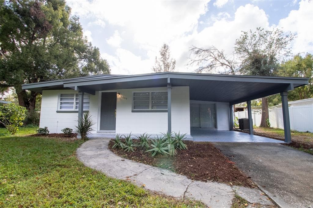 1009 OAKLAND HEIGHTS AVENUE PLANT CITY, FL 33563