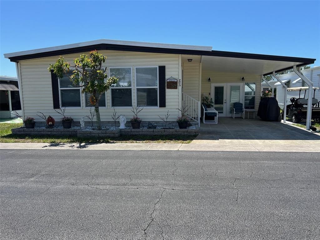 225 ROYAL PALM CIRCLE LARGO, FL 33778