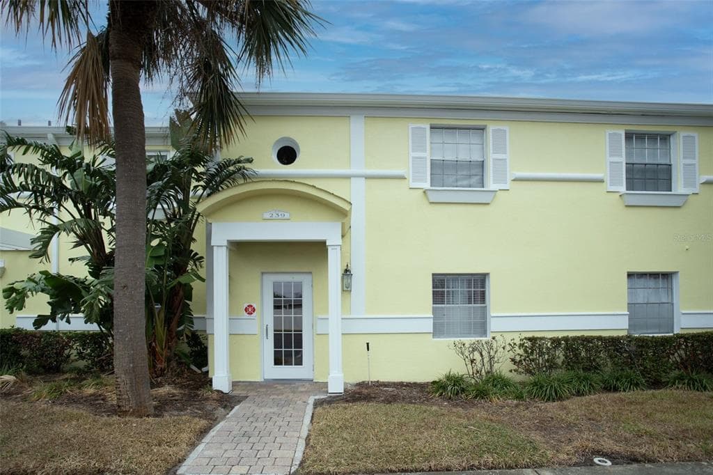 239 SEAHORSE DRIVE SE UNIT B ST PETERSBURG, FL 33705
