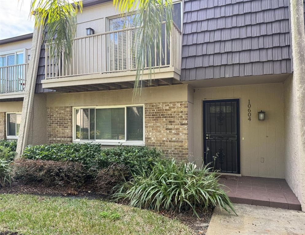 10604 CARROLLBROOK LANE TAMPA, FL 33618