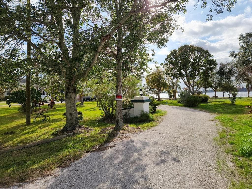 722 SHORE DRIVE E OLDSMAR, FL 34677