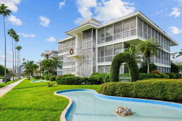 1060 N SHORE DRIVE NE UNIT 5 ST PETERSBURG, FL 33701