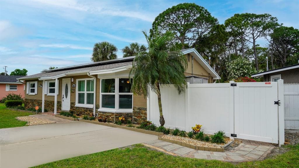 5342 BAYOU GRANDE BOULEVARD NE ST PETERSBURG, FL 33703