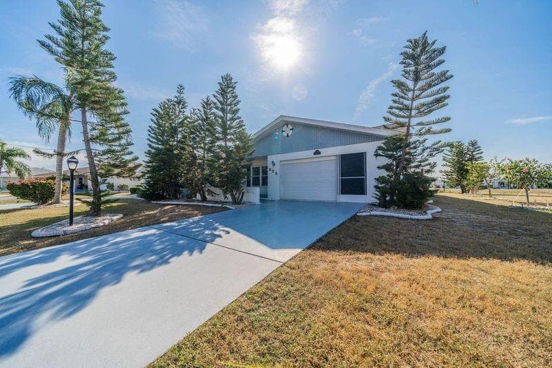325 CLUB MANOR DRIVE SUN CITY CENTER, FL 33573