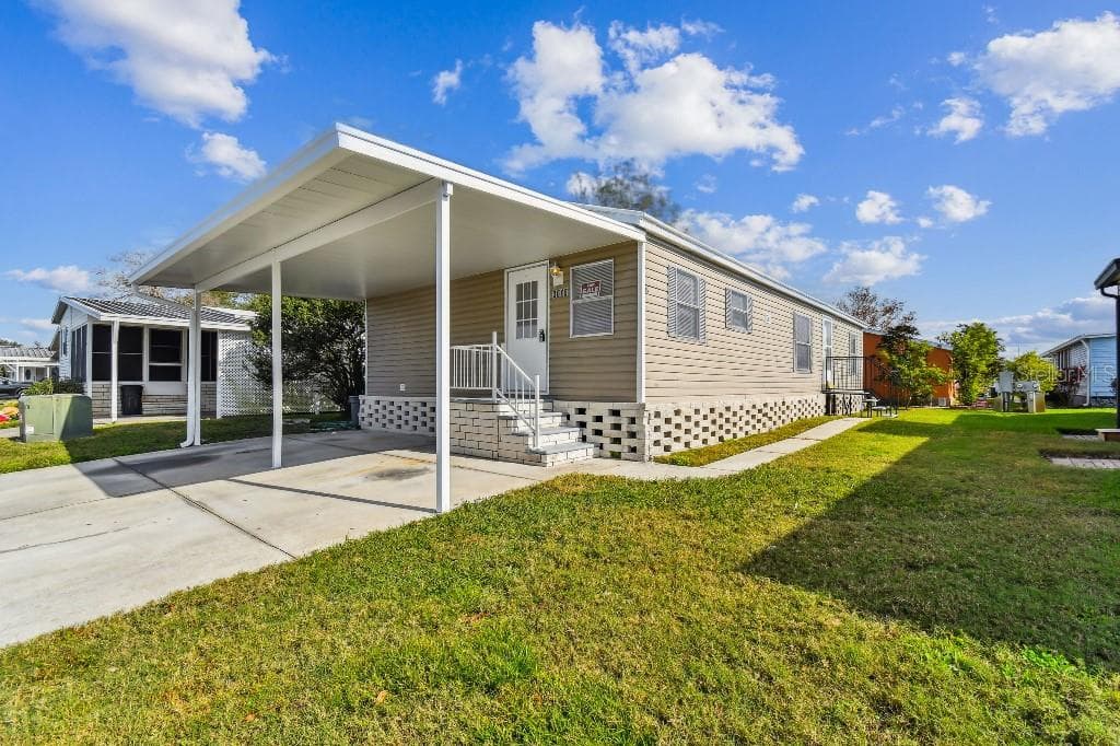3010 WHISPERING LANE WESLEY CHAPEL, FL 33543