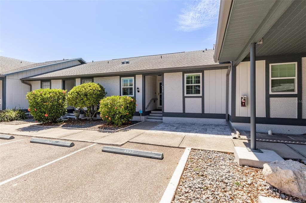 4925 NEW ENGLAND BOULEVARD UNIT 204 NEW PORT RICHEY, FL 34652