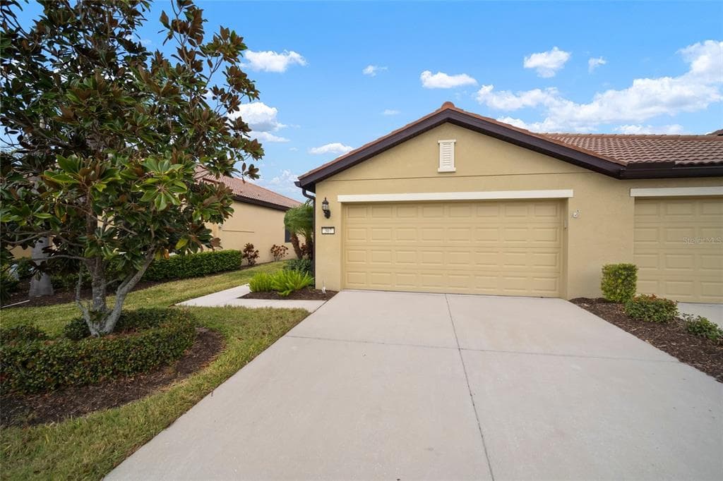 307 MYSTIC FALLS DRIVE APOLLO BEACH, FL 33572