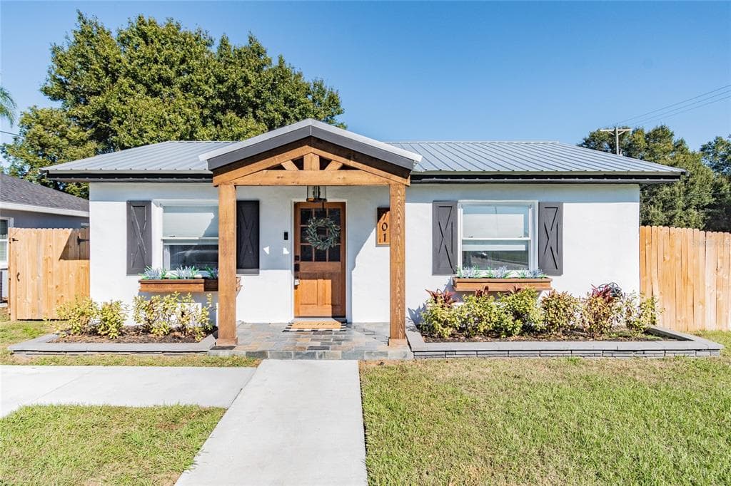 701 W WOODLAWN AVENUE TAMPA, FL 33603