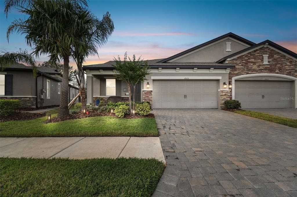 19315 HAWK VALLEY DRIVE TAMPA, FL 33647