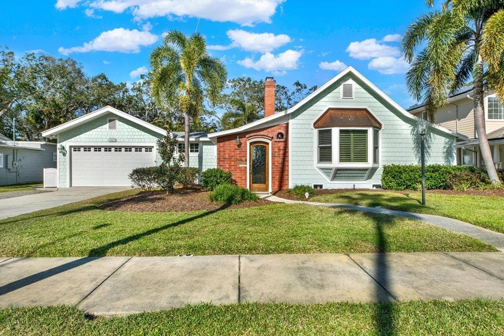 420 WILDWOOD WAY BELLEAIR, FL 33756
