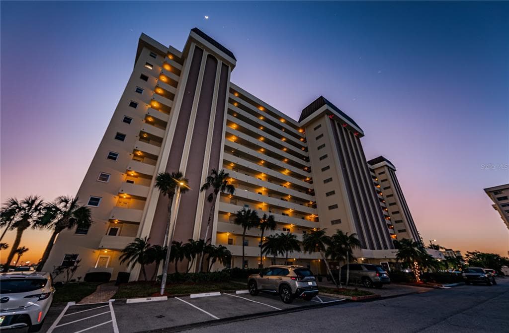 4550 COVE CIRCLE UNIT 201 ST PETERSBURG, FL 33708