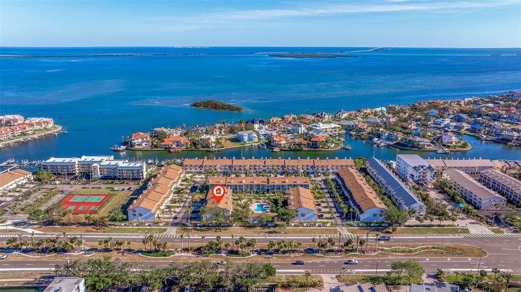 262 MADEIRA CIRCLE TIERRA VERDE, FL 33715