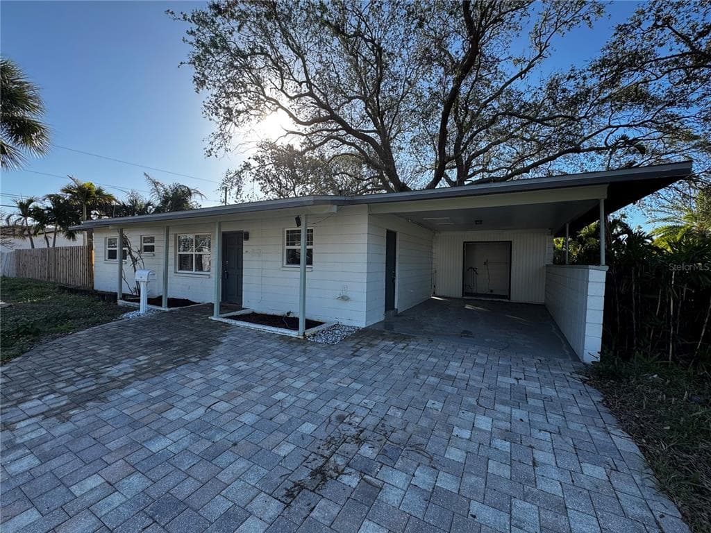 1600 ARIZONA AVENUE NE ST PETERSBURG, FL 33703