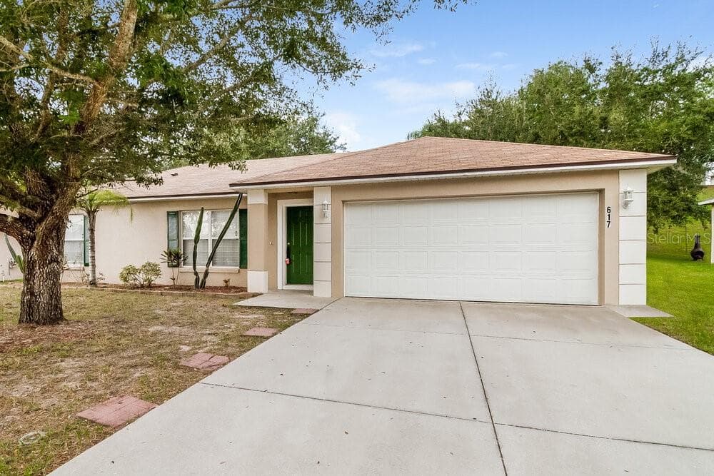 617 WILLOW RUN STREET MINNEOLA, FL 34715