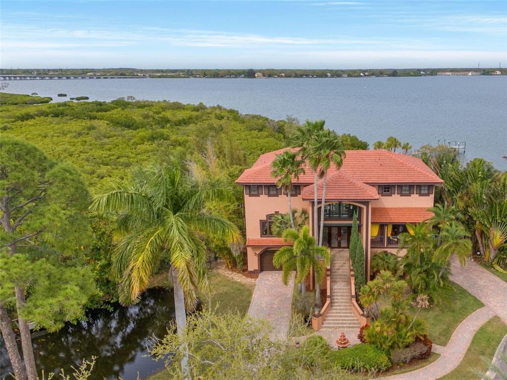 111 WATEREDGE COURT SAFETY HARBOR, FL 34695