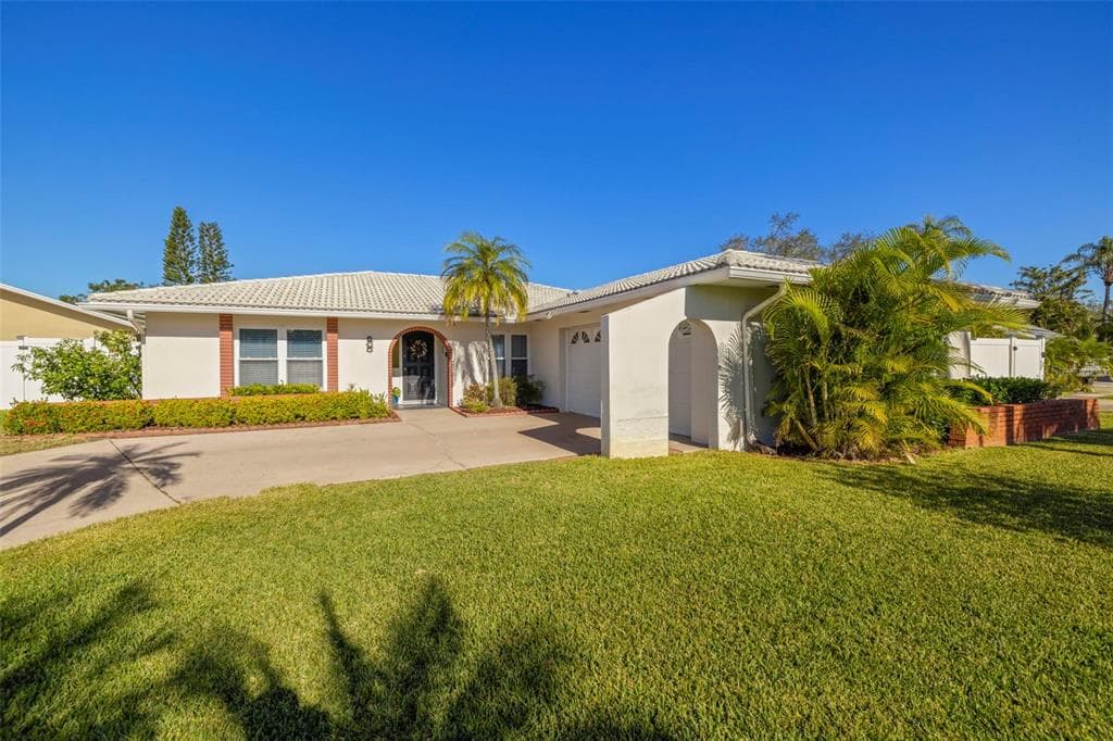 13025 FOREST DRIVE SEMINOLE, FL 33776