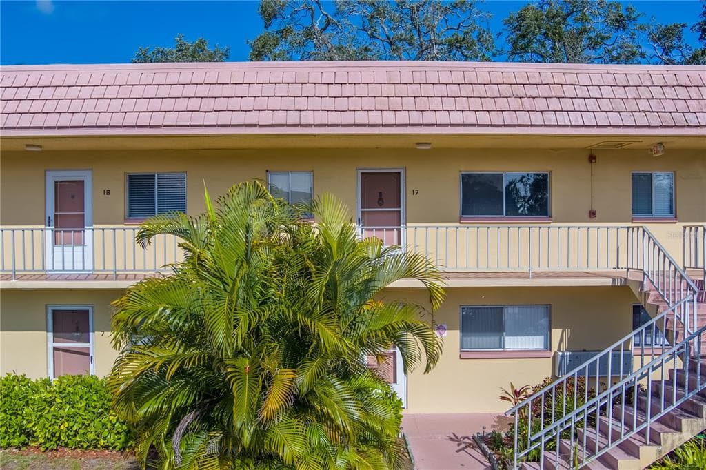 2003 GREENBRIAR BOULEVARD UNIT 17 CLEARWATER, FL 33763