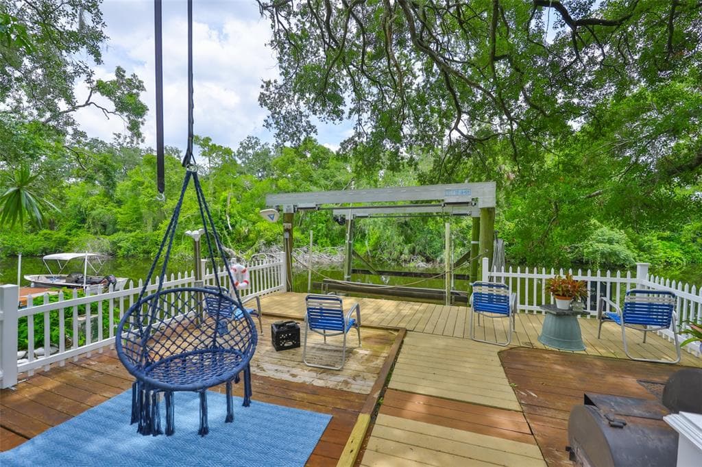 1745 E MULBERRY DRIVE TAMPA, FL 33604