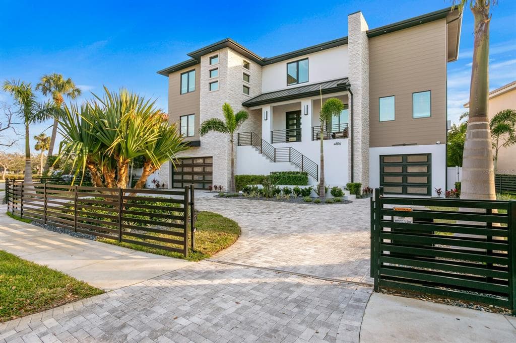 4816 W SUNSET BOULEVARD TAMPA, FL 33629