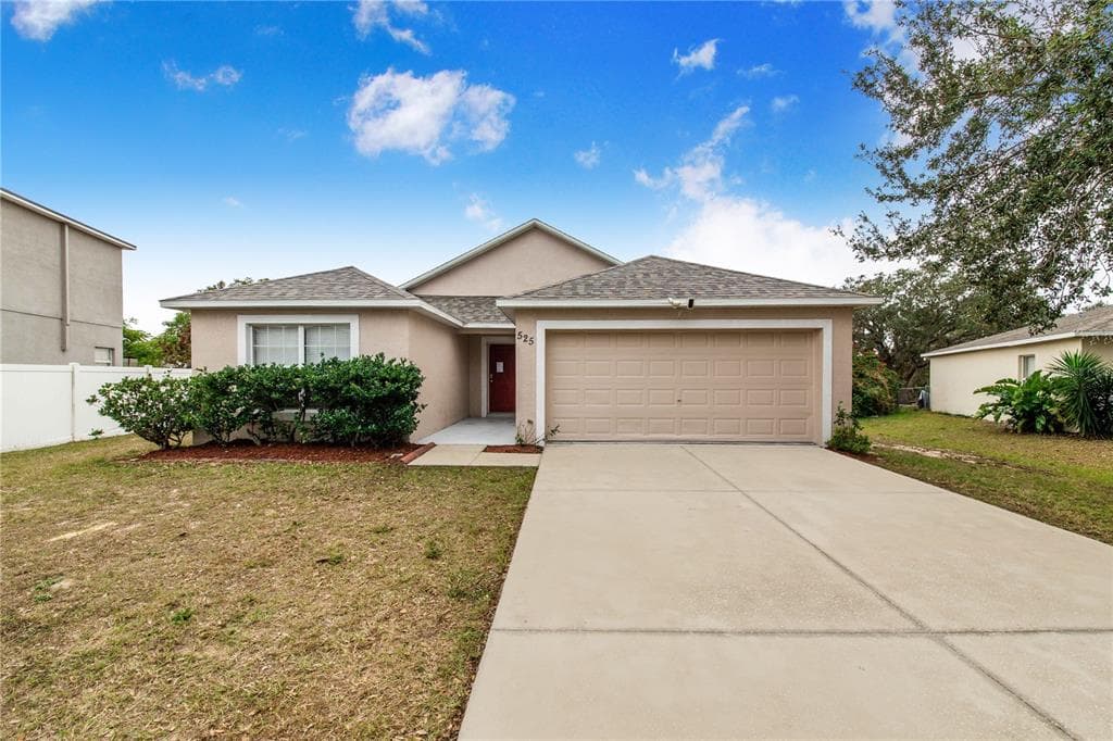 525 LAKEVIEW COURT KISSIMMEE, FL 34759