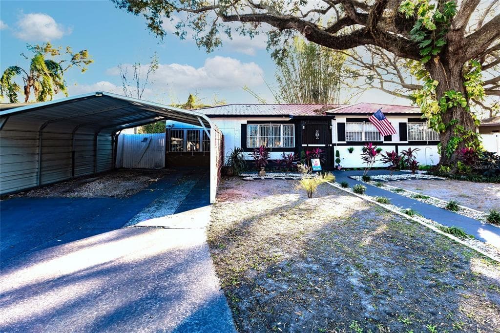 2005 E CRENSHAW STREET TAMPA, FL 33610