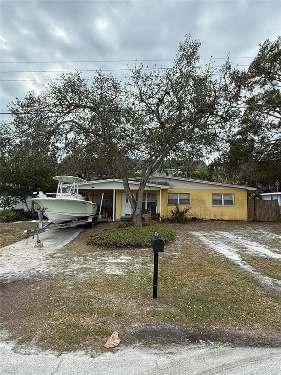 2916 W ELLIS DRIVE TAMPA, FL 33611