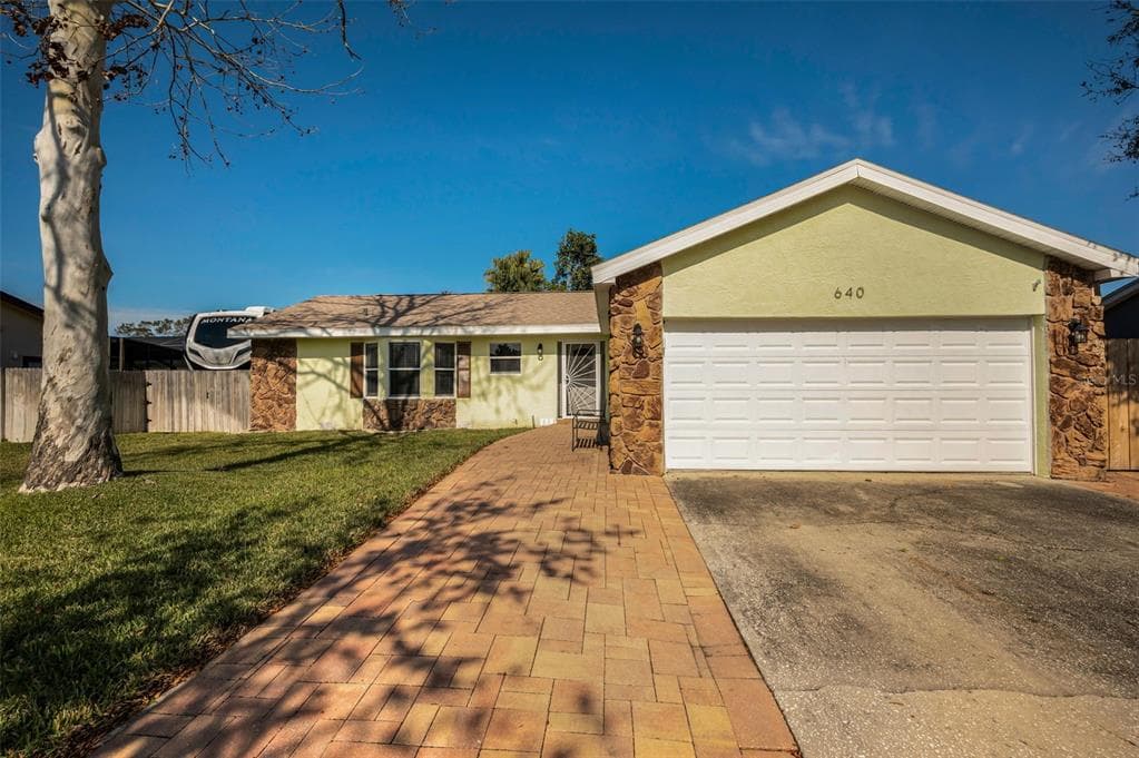 640 KIRKLAND CIRCLE DUNEDIN, FL 34698