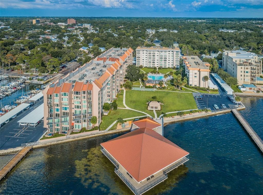 632 EDGEWATER DRIVE UNIT 439 DUNEDIN, FL 34698