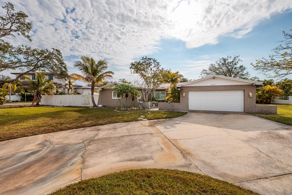 4317 OVERLOOK DRIVE NE ST PETERSBURG, FL 33703