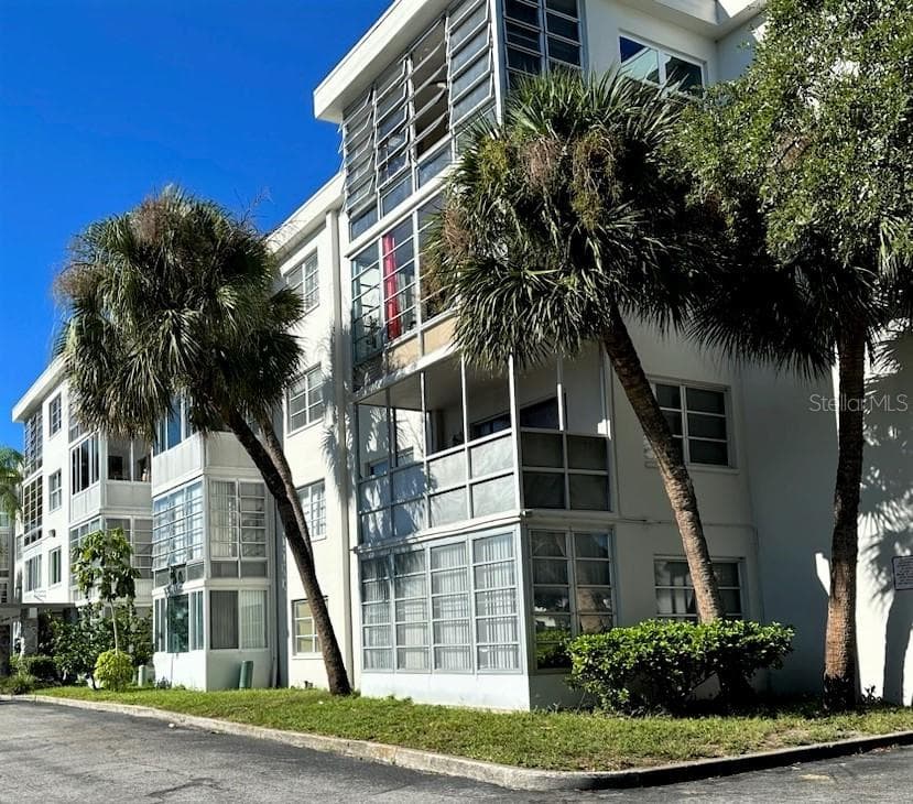 100 WAVERLY WAY UNIT 201 CLEARWATER, FL 33756