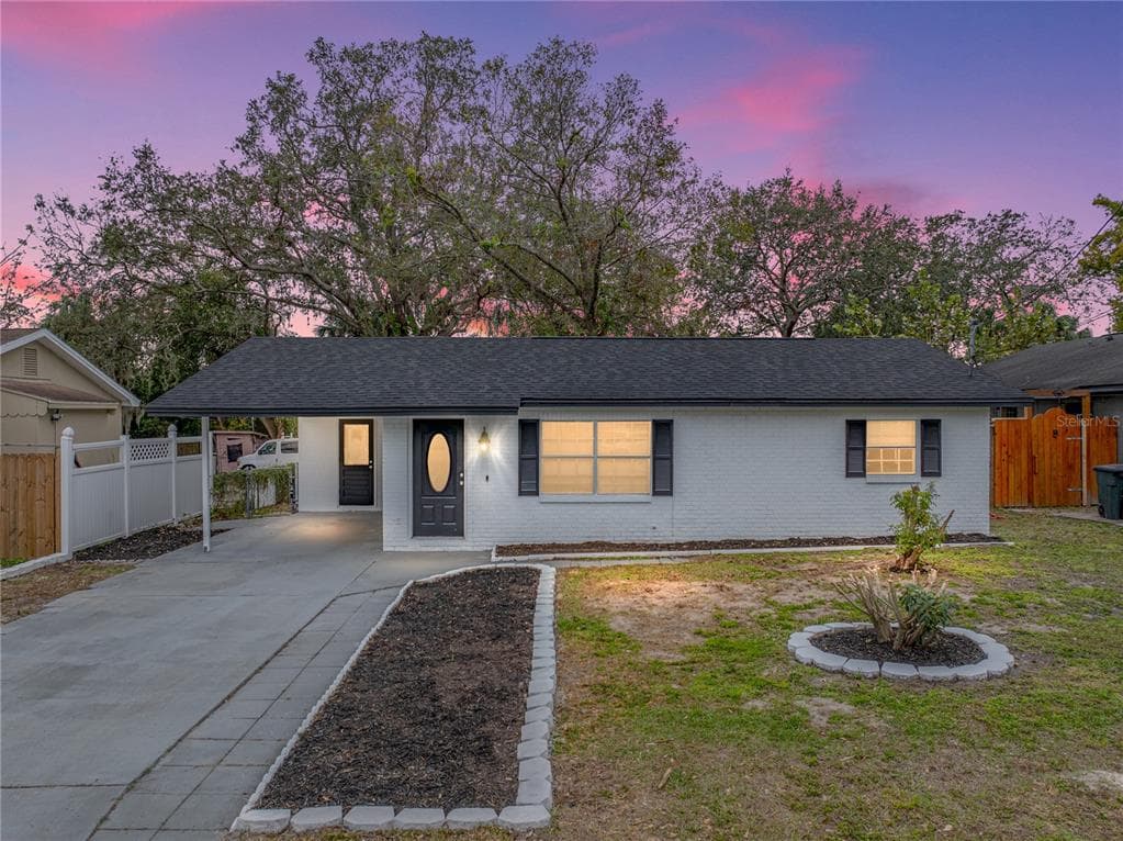 2104 W OKALOOSA AVENUE TAMPA, FL 33604