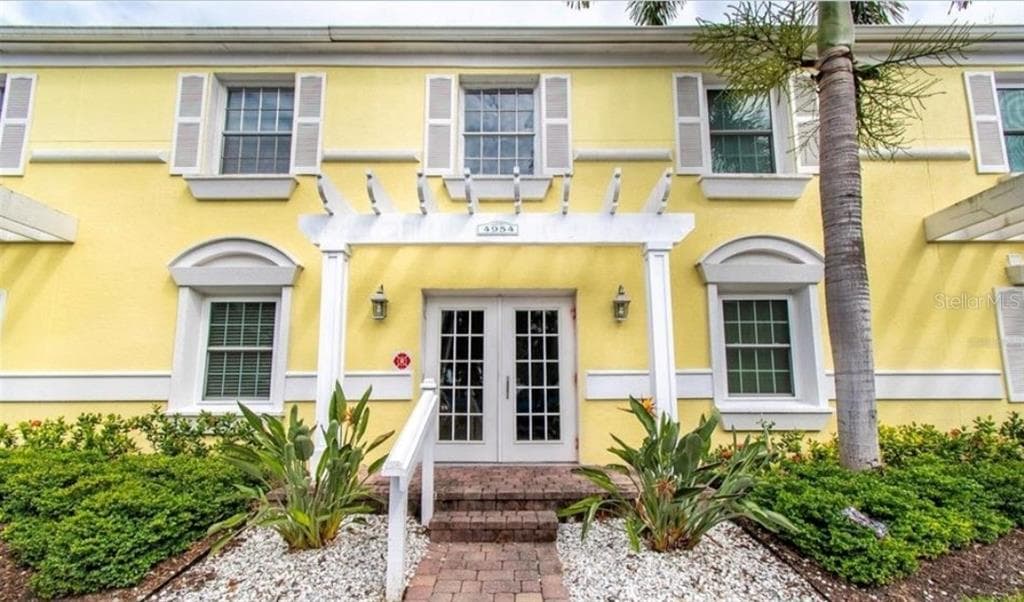 4954 BEACH DRIVE SE UNIT D ST PETERSBURG, FL 33705