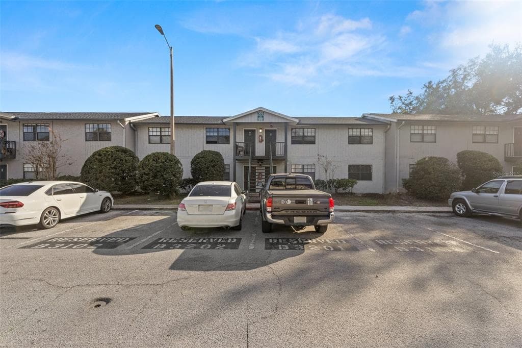 203 POINSETTIA PINE COURT UNIT 201 TAMPA, FL 33612