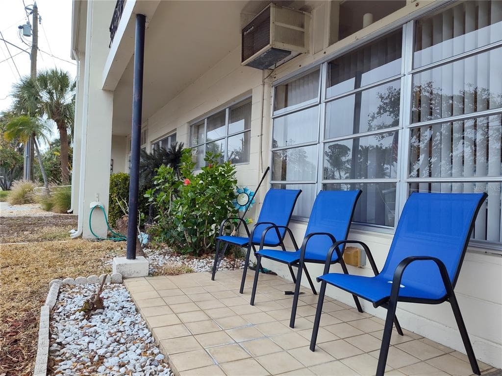 5745 40TH AVENUE N UNIT 152B KENNETH CITY, FL 33709
