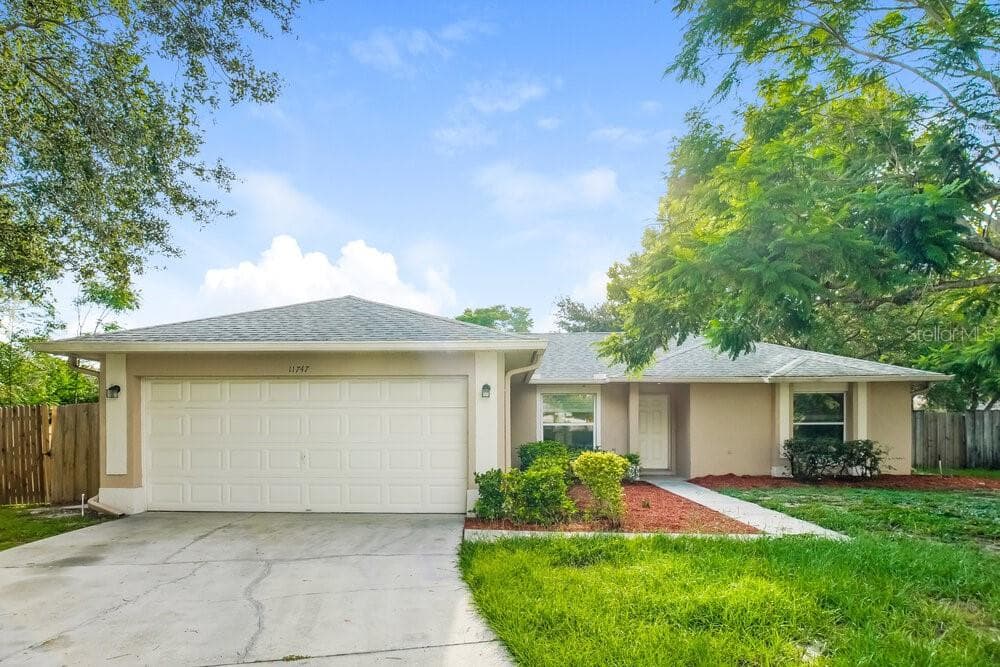 11747 CRESCENT PINES BOULEVARD CLERMONT, FL 34711