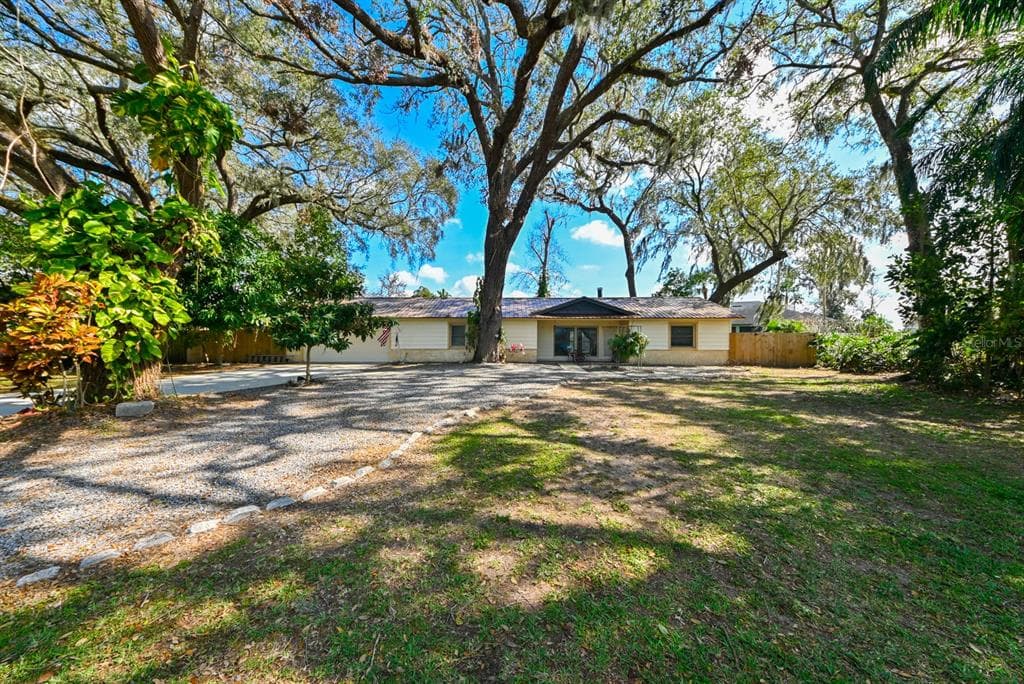 821 OLD DARBY STREET SEFFNER, FL 33584