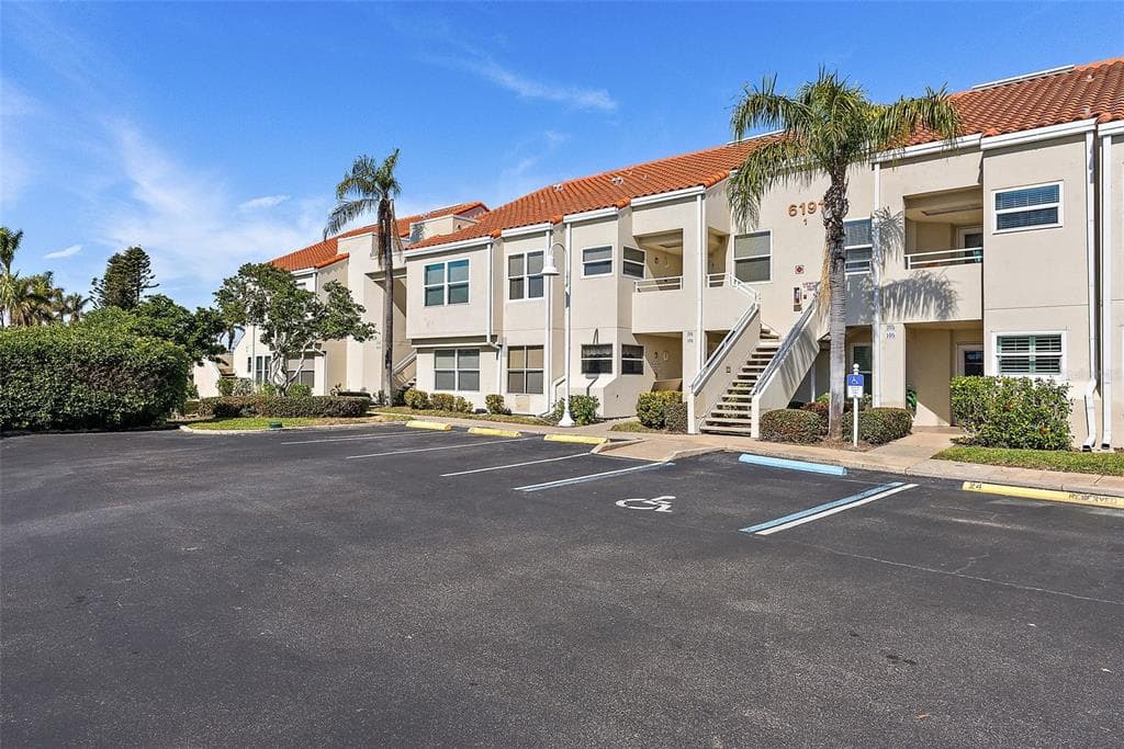 6191 BAHIA DEL MAR BOULEVARD UNIT 201 ST PETERSBURG, FL 33715